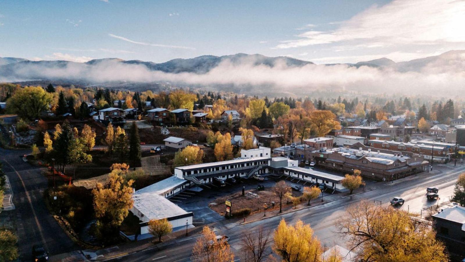 Western Lodge Стиймбоут Спрингс Екстериор снимка
